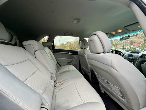 Used 2013 Kia Sorento LX AWD/4WD image 17