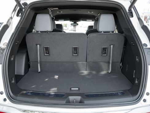 Used 2023 Buick Enclave Essence w/ LPO, Touring Package image 38