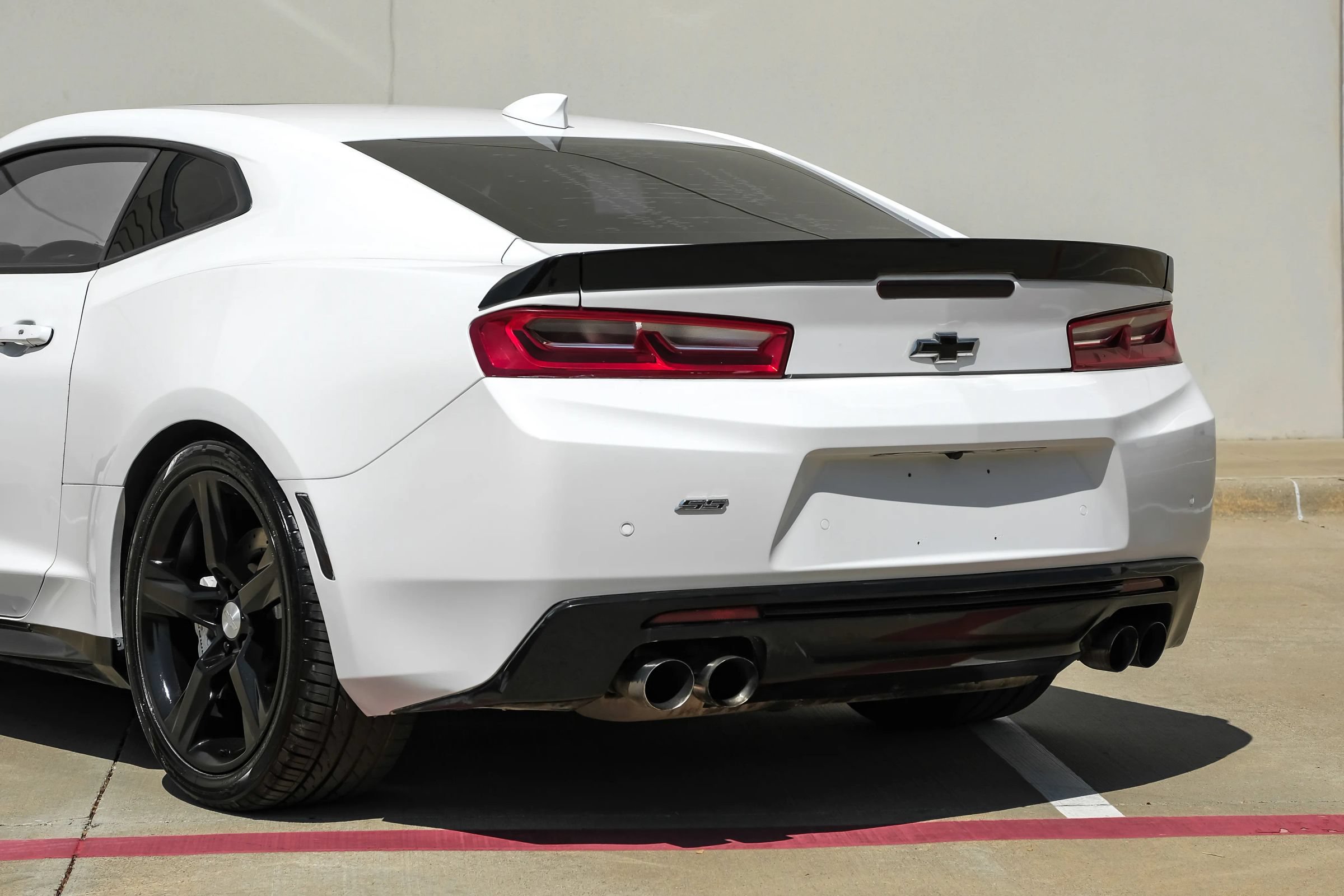 Used 2017 Chevrolet Camaro SS RWD image 9