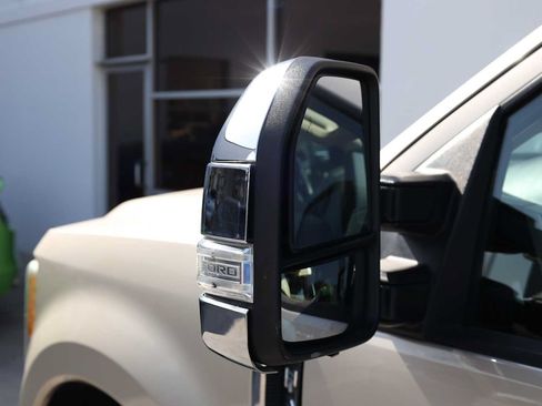 Used 2017 Ford F250 Lariat w/ Lariat Ultimate Package AWD/4WD image 42