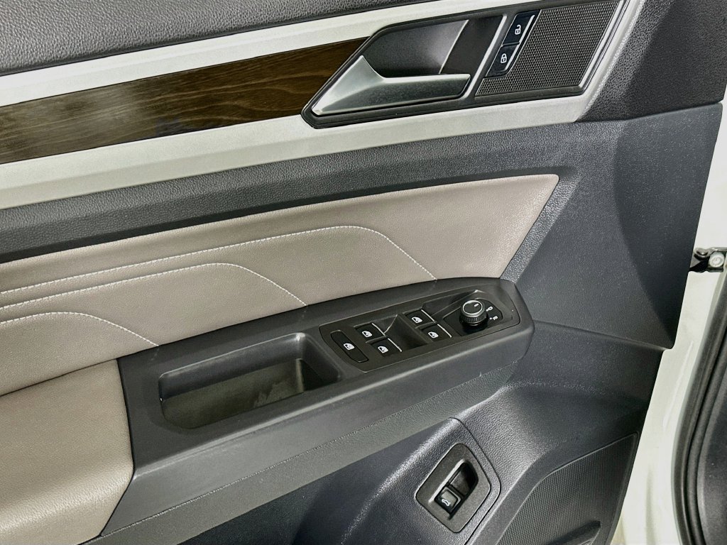 Used 2022 Volkswagen Atlas SE w/ Panoramic Sunroof Package FWD image 22