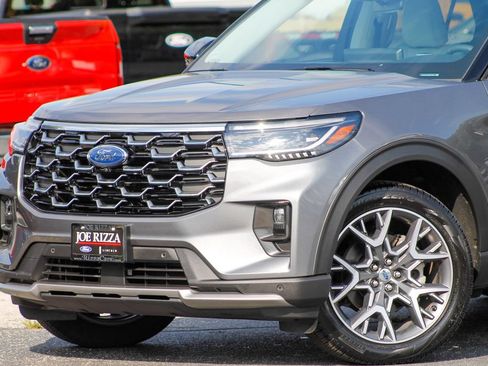 Used 2025 Ford Explorer Platinum w/ Ultimate Package AWD/4WD image 11
