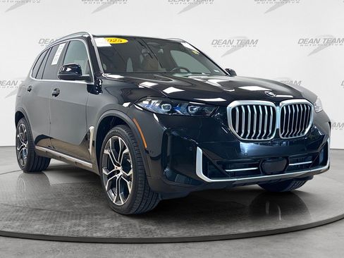 Used 2025 BMW X5 xDrive40i w/ Parking Assistance Package AWD/4WD image 3