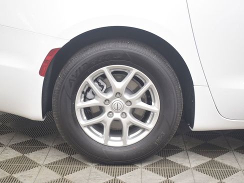 New 2026 Chrysler Pacifica Select image 7