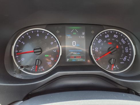 Used 2020 Toyota RAV4 XLE w/ Convenience Package FWD image 13