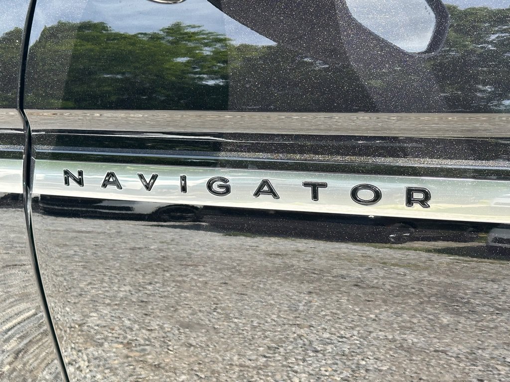 New 2025 Lincoln Navigator Reserve AWD/4WD image 28