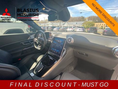 Used 2022 Mercedes-Benz SL 55 AMG 4MATIC w/ Driver Assistance Package image 39