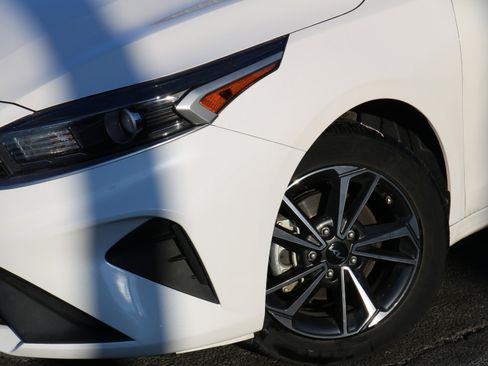 Used 2023 Kia Forte LXS image 4