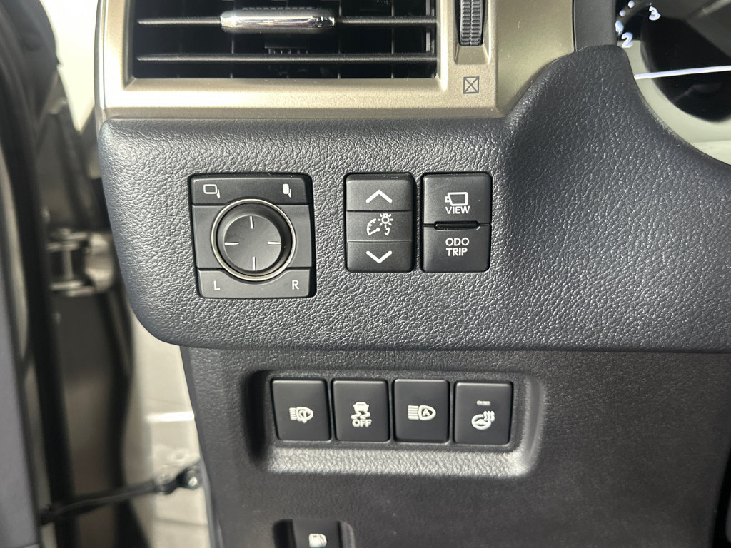 Used 2021 Lexus GX 460 Luxury w/ Accessory Package AWD/4WD image 33