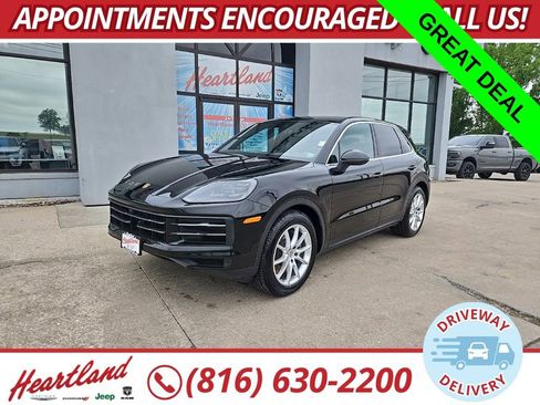 Used 2024 Porsche Cayenne w/ Premium Package AWD/4WD image 1