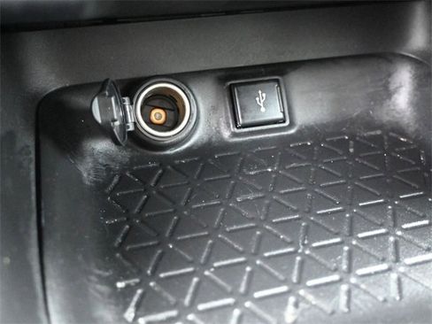 Used 2022 Toyota RAV4 LE image 14