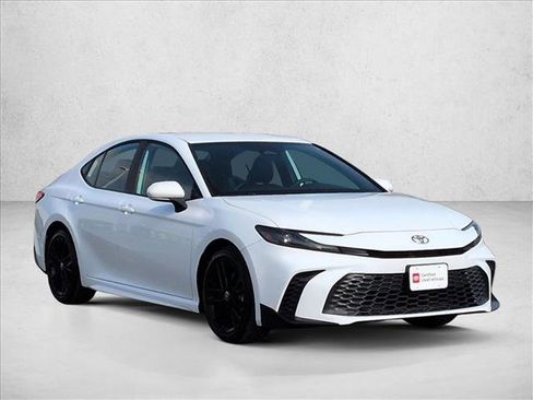 Certified 2025 Toyota Camry SE image 3