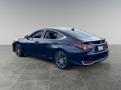 Used 2022 Lexus ES 300h w/ Premium Package FWD image 3