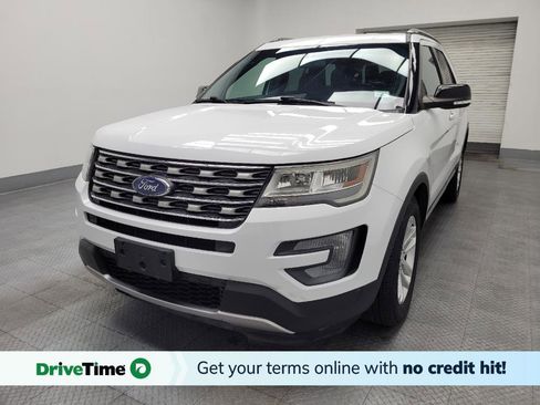 Used 2017 Ford Explorer XLT image 1