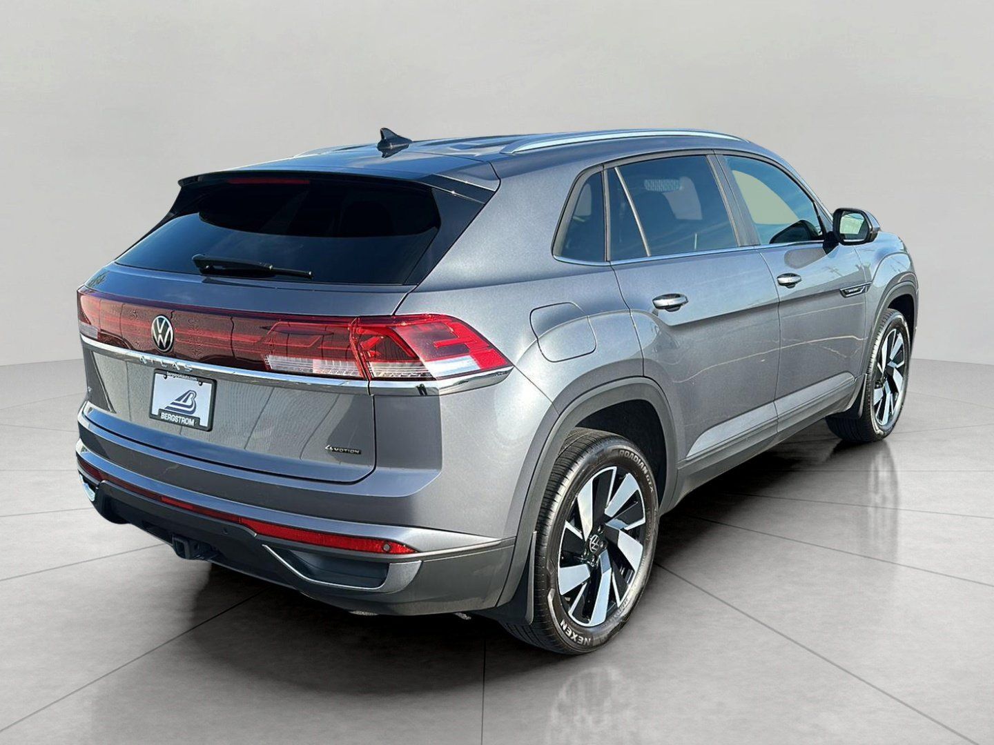 Used 2025 Volkswagen Atlas Cross Sport SE AWD/4WD image 7