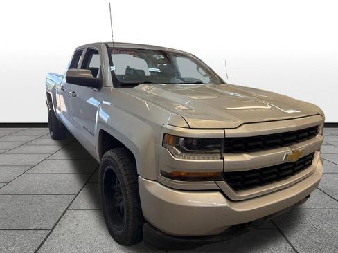 Used 2017 Chevrolet Silverado 1500 Custom w/ Custom Convenience Package image 3