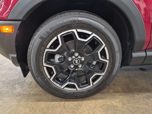 Certified 2025 Ford Bronco Sport Outer Banks w/ Outer Banks Tech Package+ AWD/4WD image 8