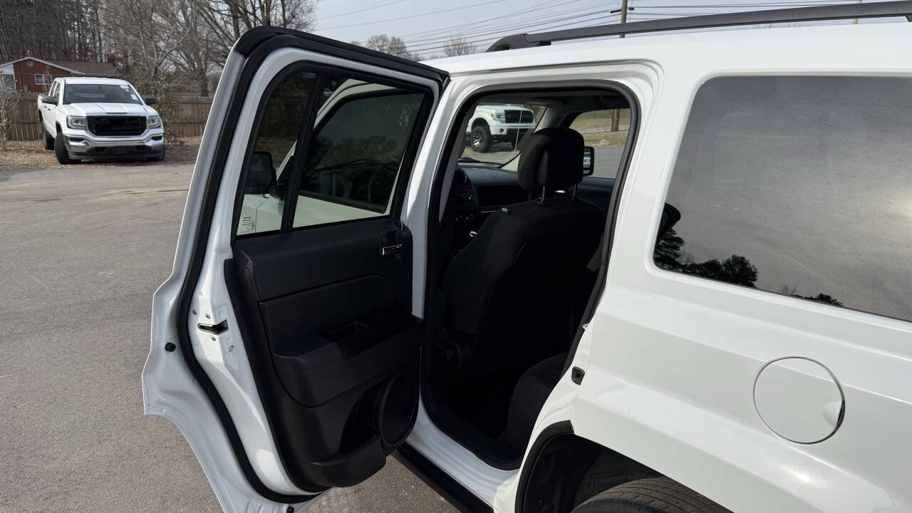 Used 2016 Jeep Patriot Sport w/ Power Value Group FWD image 13