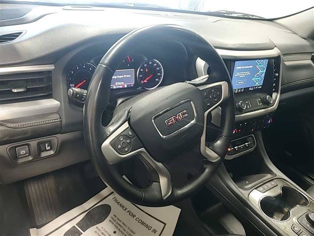 Used 2023 GMC Acadia SLT AWD/4WD image 3