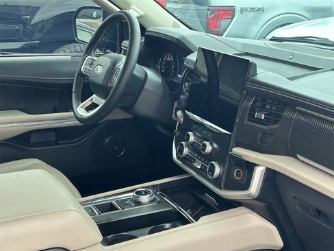 Used 2024 Ford Expedition Limited image 7