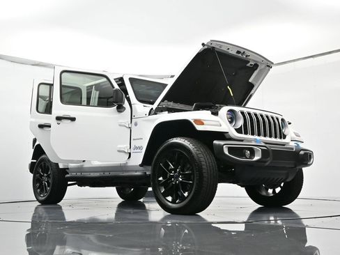 Used 2024 Jeep Wrangler Unlimited Sahara w/ Safety Group image 52