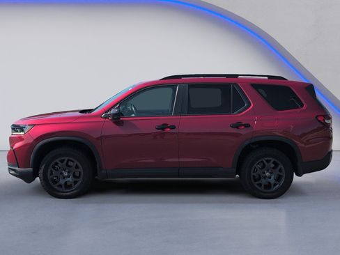 Used 2025 Honda Pilot TrailSport image 3