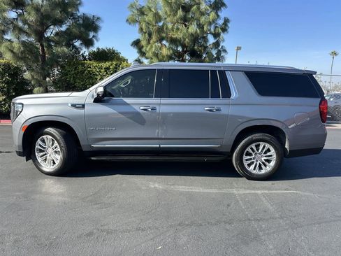 Used 2022 GMC Yukon XL SLT w/ SLT Luxury Package image 3