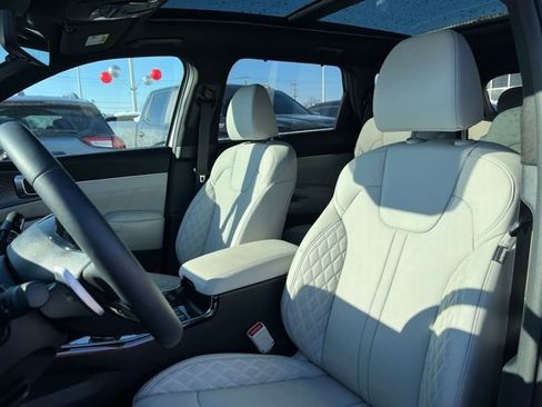 Certified 2025 Kia Sorento SX Prestige image 18