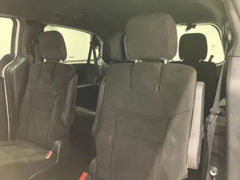 Used 2016 Dodge Grand Caravan SE FWD image 33