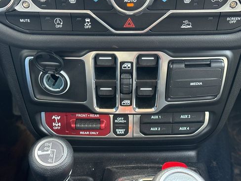 Used 2025 Jeep Gladiator Rubicon w/ Convenience Group image 22