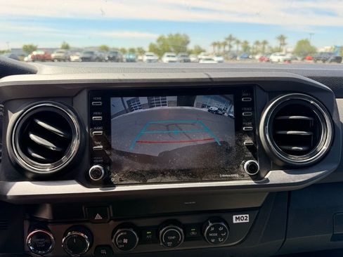 Used 2020 Toyota Tacoma TRD Off-Road w/ Technology Package AWD/4WD image 11