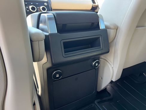 Used 2018 Land Rover Discovery SE image 20