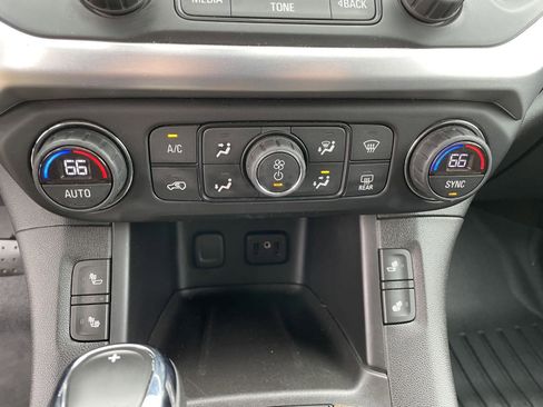 Used 2017 GMC Acadia SLE FWD image 25