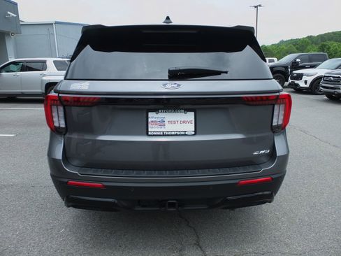 Used 2025 Ford Explorer ST-Line AWD/4WD image 4