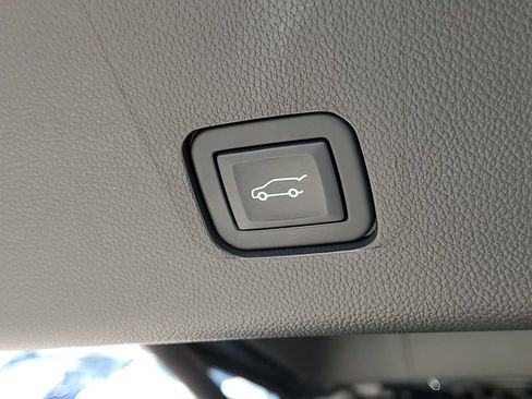 Used 2023 Chevrolet Traverse LT AWD/4WD image 10