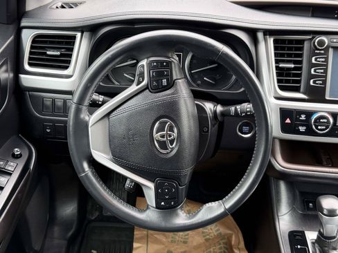 Used 2016 Toyota Highlander XLE AWD/4WD image 13