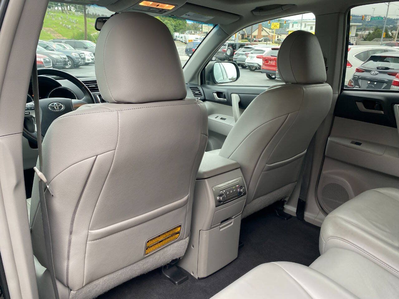 Used 2013 Toyota Highlander SE AWD/4WD image 22