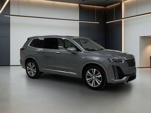 Used 2020 Cadillac XT6 Premium Luxury FWD image 8