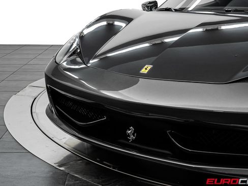 Used 2014 Ferrari 458 Italia Coupe RWD image 11