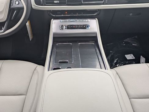 New 2026 Lincoln Aviator 2WD image 17