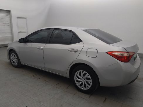 Used 2018 Toyota Corolla LE image 3