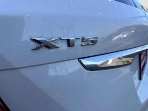 Used 2017 Cadillac XT5 Premium Luxury w/ Driver Assist Package FWD image 10