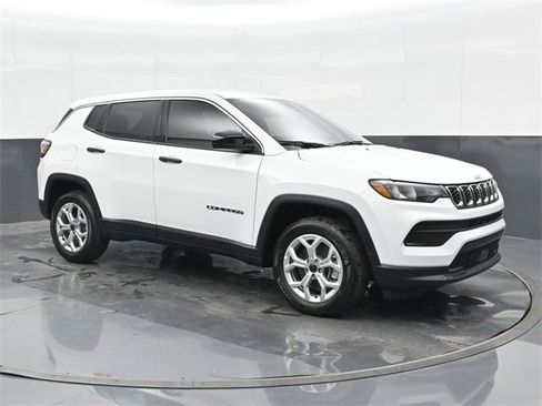 Used 2025 Jeep Compass Sport image 6