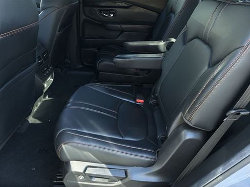 Used 2025 Honda Pilot TrailSport image 19