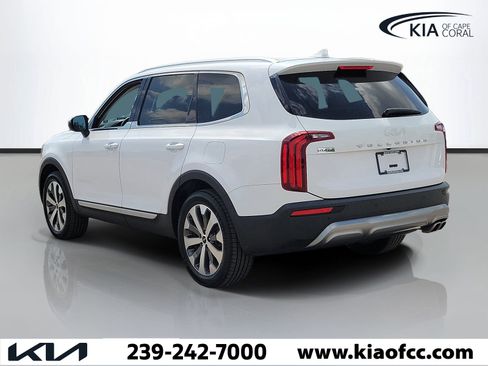 Certified 2022 Kia Telluride EX w/ EX Premium Package FWD image 4