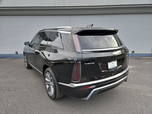 Certified 2026 Cadillac Vistiq Luxury image 3