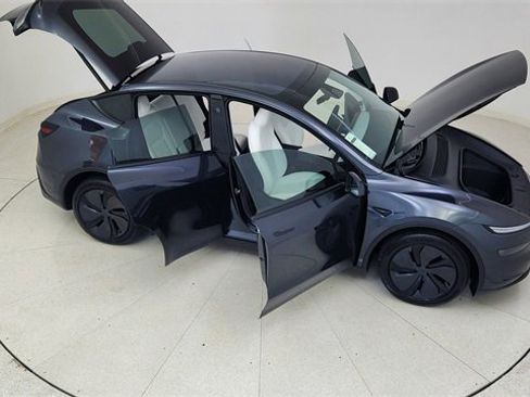 Used 2026 Tesla Model Y Long Range image 79