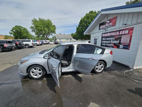 Used 2018 Chevrolet Cruze LT FWD image 24