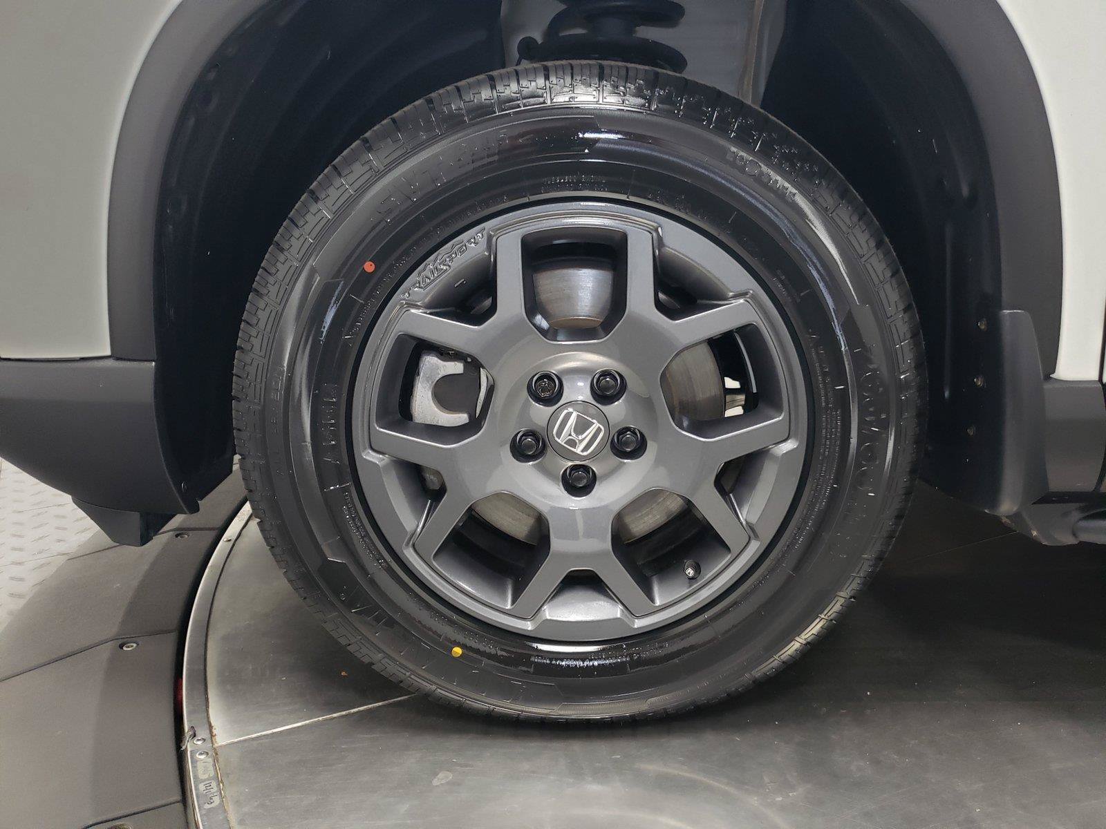 Certified 2023 Honda Pilot TrailSport image 16