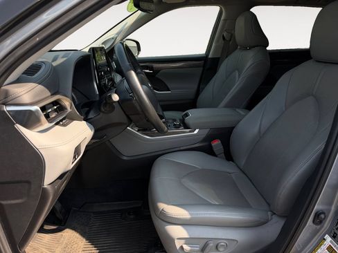 Used 2022 Toyota Highlander Limited AWD/4WD image 11